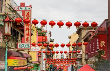 Çin Kasabası 'nda Kırmızı Fenerler