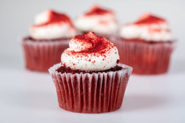 Kırmızı Velvet Cupcake. Grup Odaklanamıyor.