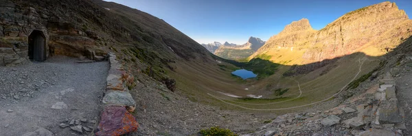 Ptarmigan Tunnel Und Wanderweg Der Dorthin Den Montana Bergen Führt — Stockfoto