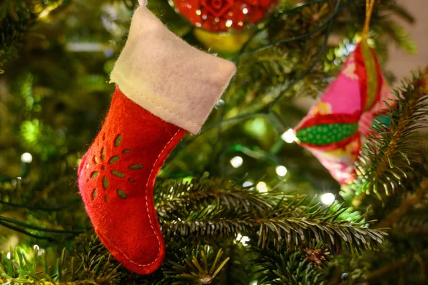 Pequeno Ornamento Stocking Árvore Com Luzes Natal — Fotografia de Stock