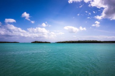 Kuzey Florida Keys 'de küçük anahtarlar sığ sularda