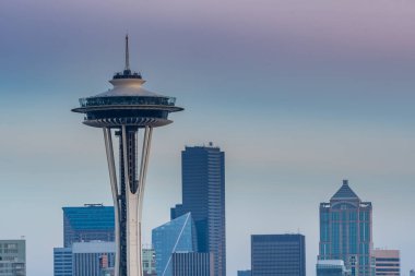 Seattle, ABD: Seattle Uzay İğnesi Gün batımında Kapanıyor