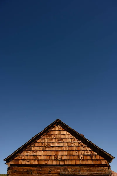 Shaker Shingles Blue Sky Imagem Vertical — Fotografia de Stock