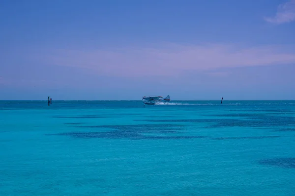 Sea Plane Lands Dry Tortugas — Stock Photo, Image