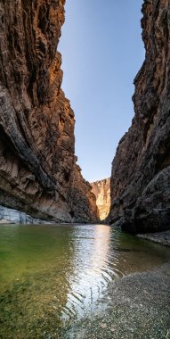 Santa Elena Kanyonu 'nun Büyük Viraj Ulusal Parkı' ndaki dikey Panoraması