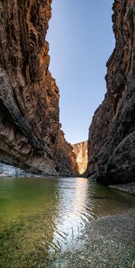 Santa Elena Kanyonu 'nun Büyük Viraj Ulusal Parkı' ndaki dikey Panoraması