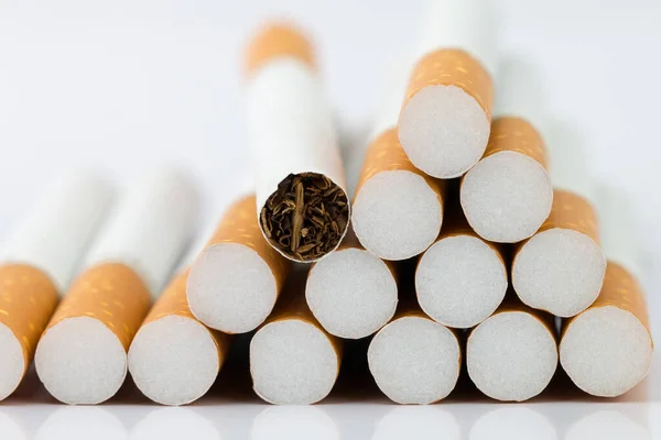 Gros Plan Nombreuses Cigarettes Extrémité Cigarette Est Brune Extrémité Est — Photo