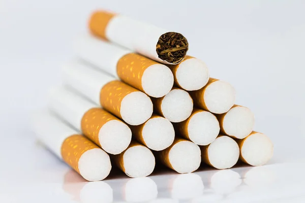 Gros Plan Nombreuses Cigarettes Extrémité Cigarette Est Brune Extrémité Est — Photo