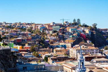 Valparaiso renklerinde şehir manzarası