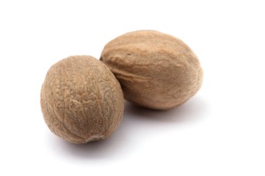 Hindistan cevizi beyaz arkaplanda izole edildi