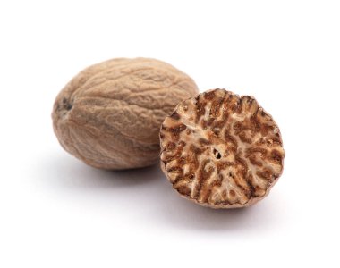 Hindistan cevizi beyaz arkaplanda izole edildi