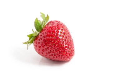Çilek beyaz arkaplanda izole edildi