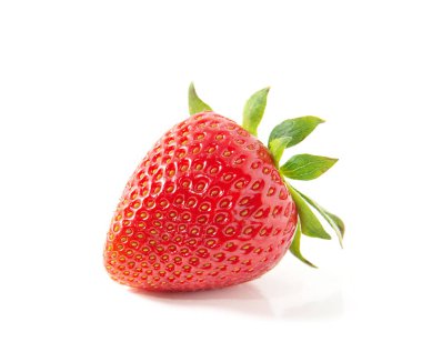 Çilek beyaz arkaplanda izole edildi