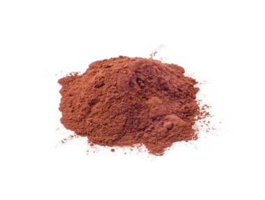 Kakao tozu beyaz arkaplanda izole edilmiş.