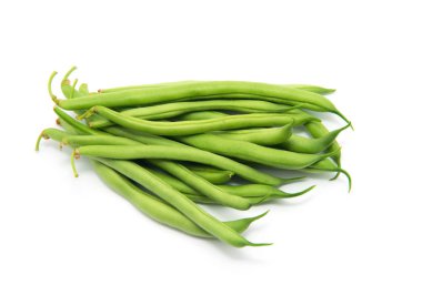Beyaz arkaplanda yeşil fasulye