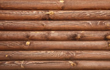 Kütüklerden ahşap duvar