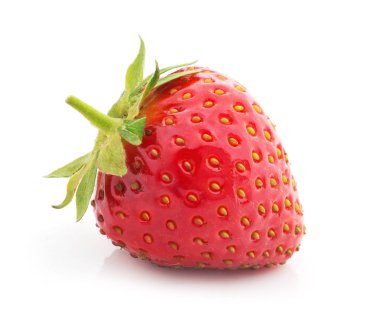 Çilek beyaz arkaplanda izole edildi