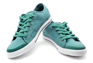 Bir çift yeni spor ayakkabı.