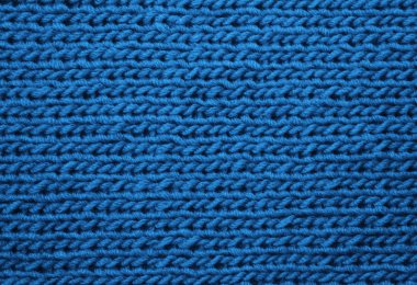 Yünlü kumaş kırmızısı örülmüş..