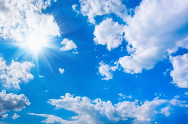 Mavi gökyüzü ve güneş.