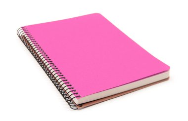 Beyaz izole pembe renkli kapaklı defter.