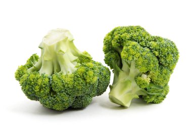 Brokoli beyaz arkaplanda izole edildi