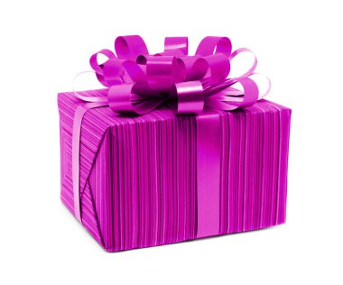 Beyaz arkaplanda hediye kutusu.