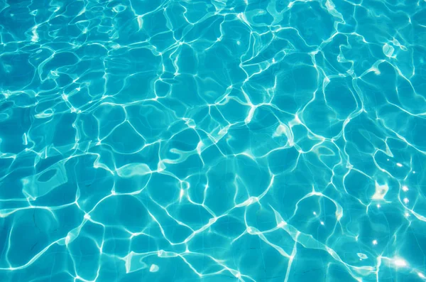 Eau Bleue Déchiré Dans Piscine — Photo