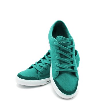 Bir çift yeni spor ayakkabı.