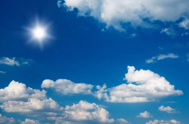 Beyaz bulutlu mavi gökyüzü arkaplanı