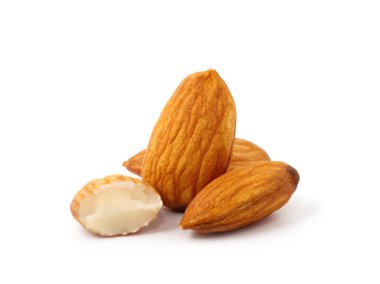 Badem beyaz üzerine izole