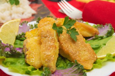 Lezzetli ve susamlı yayın balığı.