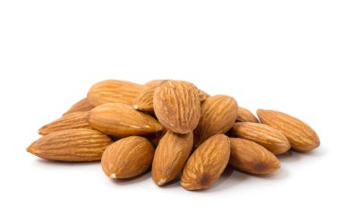 Beyaz üzerine izole edilmiş badem grubu