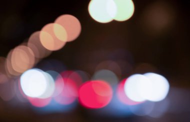 Gece şehrinin soyut mavi ışıkları