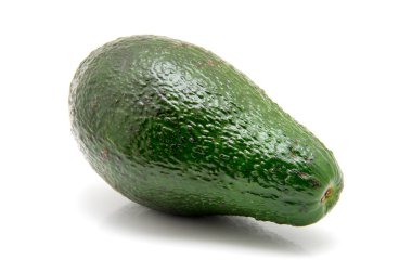 Avokado beyaz üzerine izole