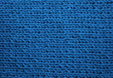 Yünlü kumaş kırmızısı örülmüş..