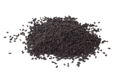 Siyah Susam Tohumları beyaz arkaplanda izole