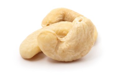 Beyaz arka planda kaju fıstığı