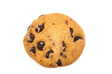 Beyaz üzerine izole edilmiş çikolatalı kurabiye.