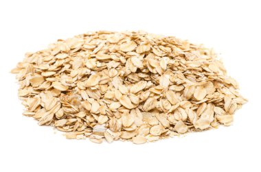 Yulaf taneleri izole edilmiş beyaz arkaplan.