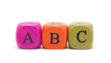 ABC Blokları beyaz arkaplanda izole edildi