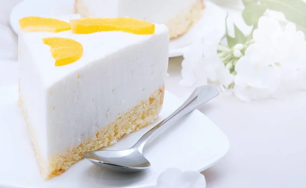 Cheesecake Peaches White Plate — Stock Photo, Image