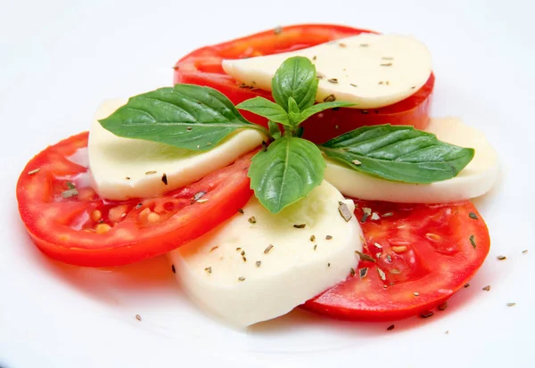 Salada Caprese Com Queijo Mozarella Tomate Manjericão — Fotografia de Stock