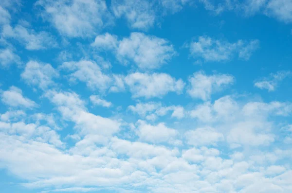 Witte Wolken Blauwe Lucht Stockafbeelding