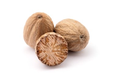 Hindistan cevizi beyaz arkaplanda izole edildi