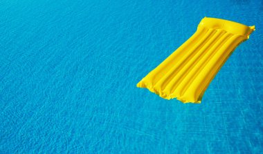 Havuzdaki Suyun Üzerinde Hava Sarı Yatak