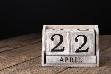 Tahta blok takvimi mevcut tarih 22 ve ay Nisan