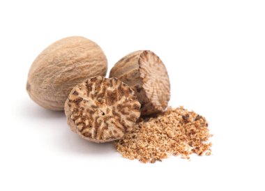 Hindistan cevizi beyaz arkaplanda izole edildi