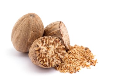 Hindistan cevizi beyaz arkaplanda izole edildi