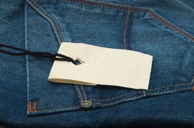 mavi kot kumaş ve fiyat etiketi